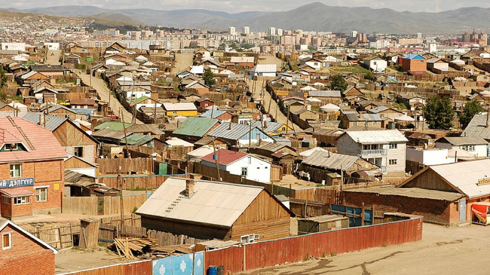 Kromě čtvrtí složených z malých domků jsou v Ulánbátaru i rozlehlá "jurtoviště".