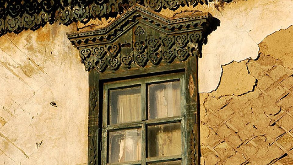 V Ulánbátaru je jen málo starých staveb. Tento dům, postavený někdy na začátku minulého století, asi už dlouho nevydrží.