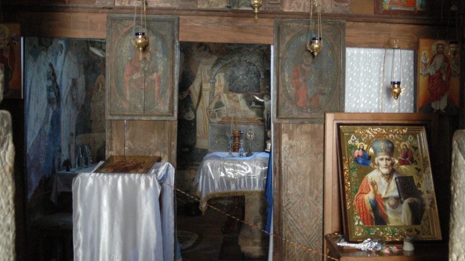 Ikonostas v kostele Densuş