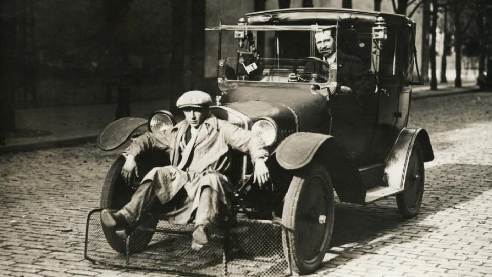 Pomůcka na auto ke snížení počtu obětí mezi chodci (1924)