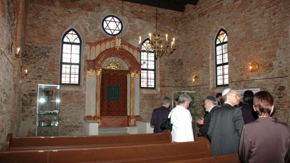 Interiér synagogy v Polné