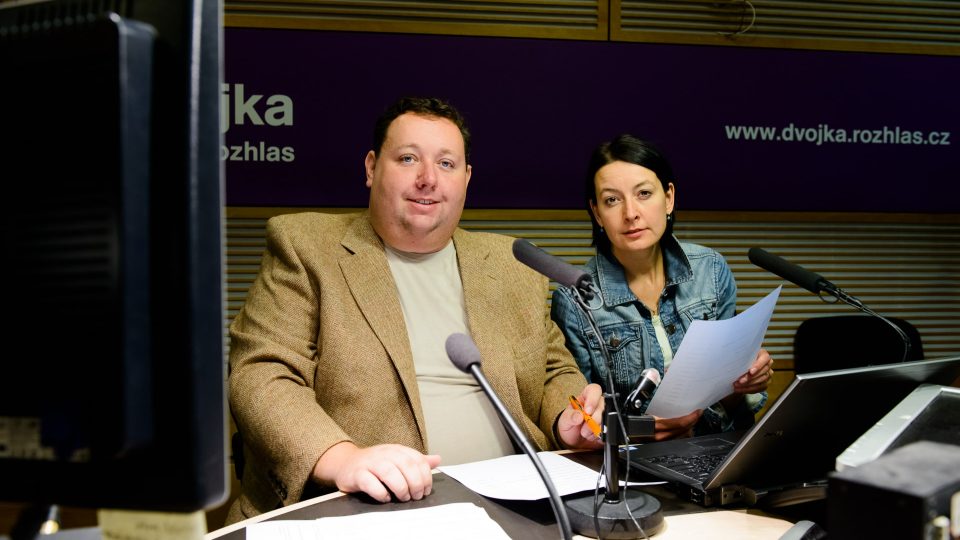 Naděžda Hávová a Tomáš Černý při natáčení Rádia Retro 89