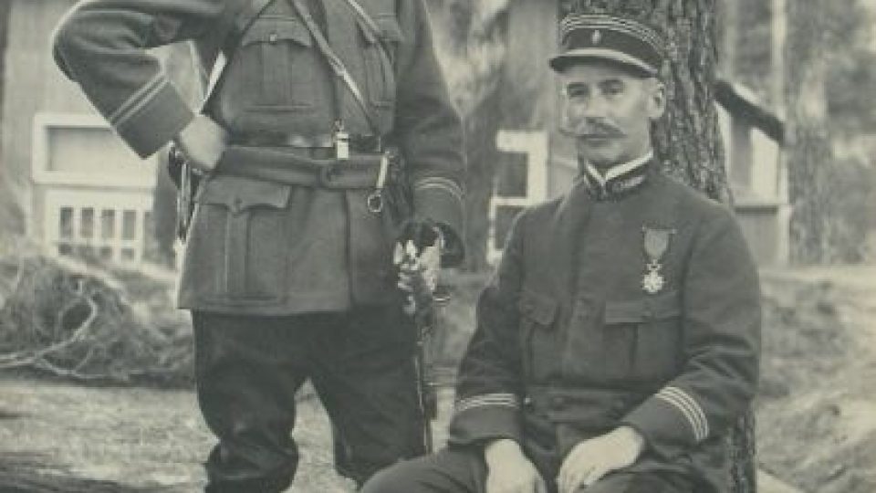 Velitel roty Nazdar kapitán a poručík Capoulot Salle, říjen 1914