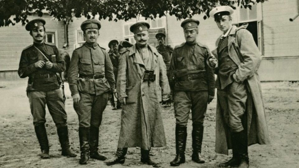 Velitel České družiny podplukovník Trojanov s důstojníky v roce 1915