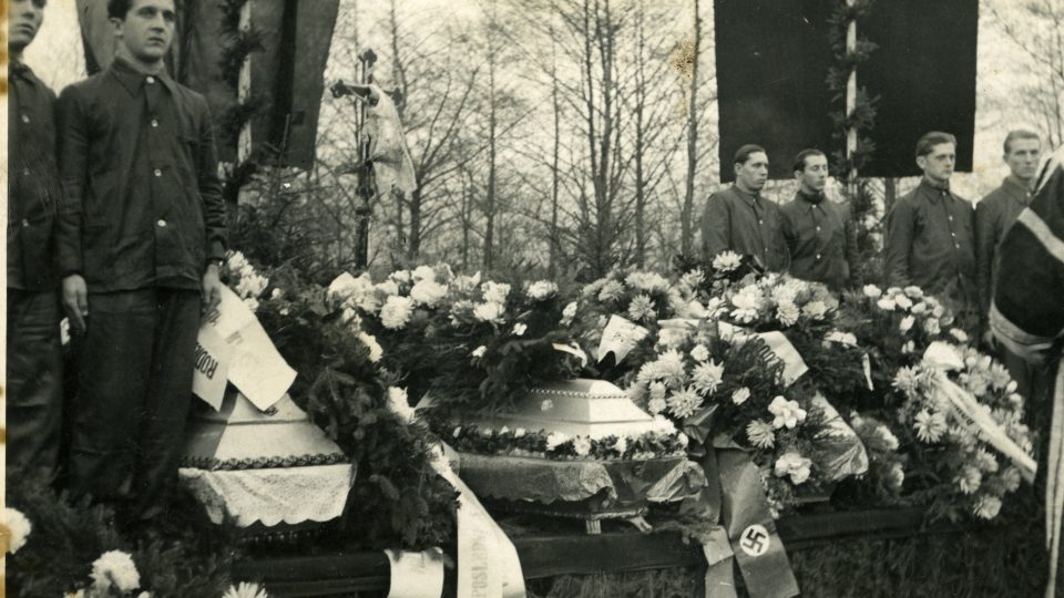 Bojkovice - pohřeb obětí výbuchu ve Zbrojovce Bojkovice.jpg