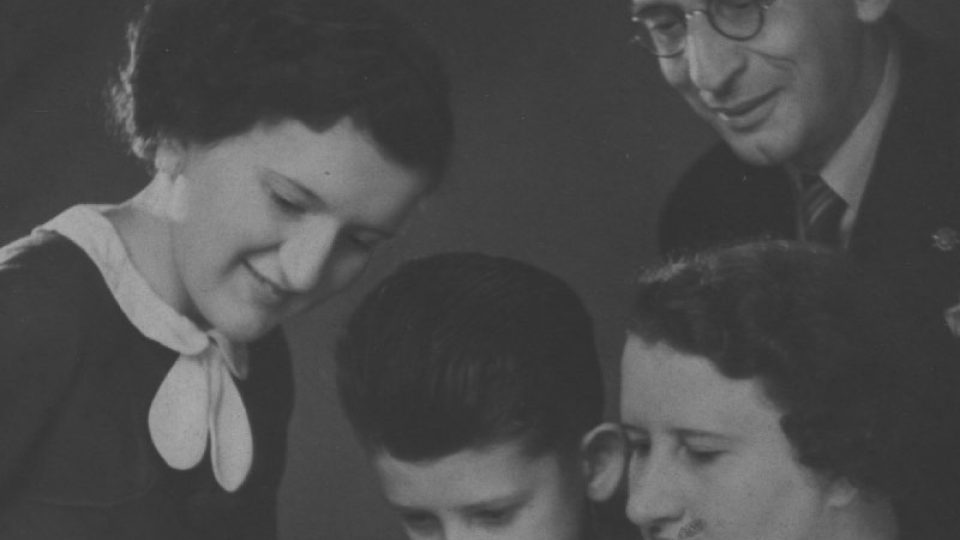 Rodina Adlerova z Vídně-Pötzleinsdorfu v roce 1936, dva roky před útěkem Trude Adlerové (Forsherové) do Londýna a USA