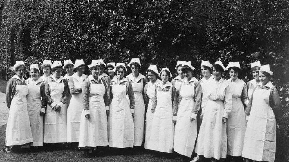 Americké sestry v liverpoolské nemocnici Červeného kříže, 10. srpna 1918