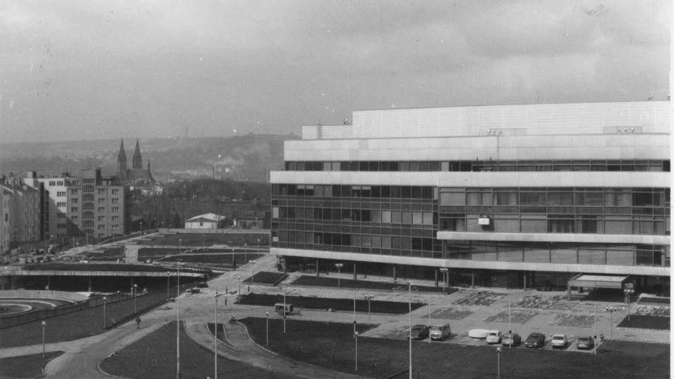 Pohled na jižní průčelí Paláce kultury, 1981