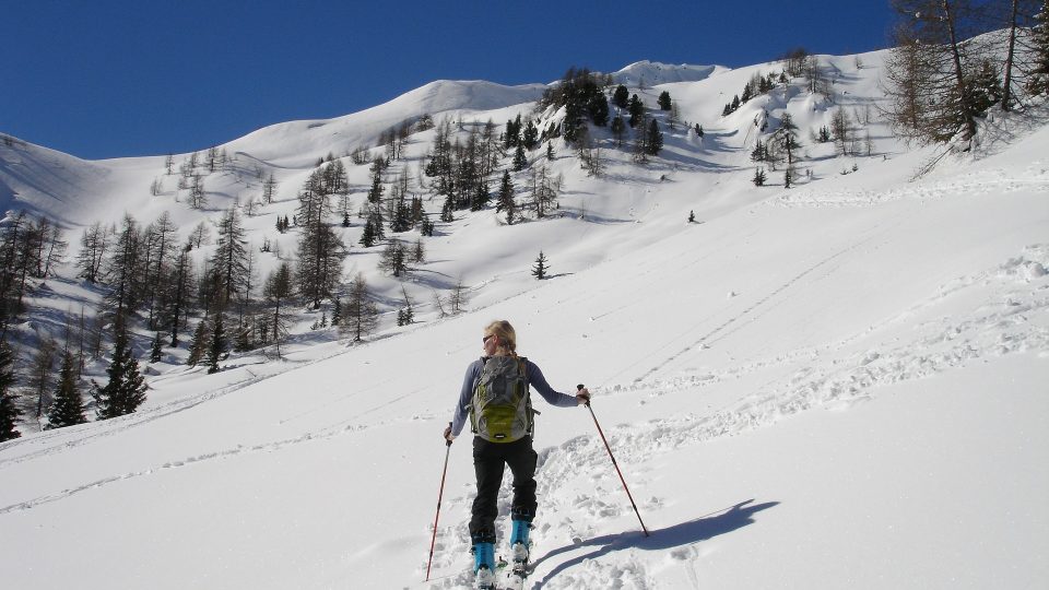 Vyznavačů skialpinismu v Krkonoších přibývá (ilustrační foto)