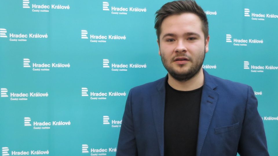 Dominik Navrátil ve studiu Českého rozhlasu Hradec Králové