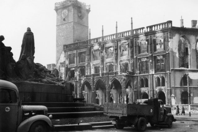 Pražské povstání,  květen 1945,  Staroměstská radnice - trosky | foto: Viktor Walter,  ČTK